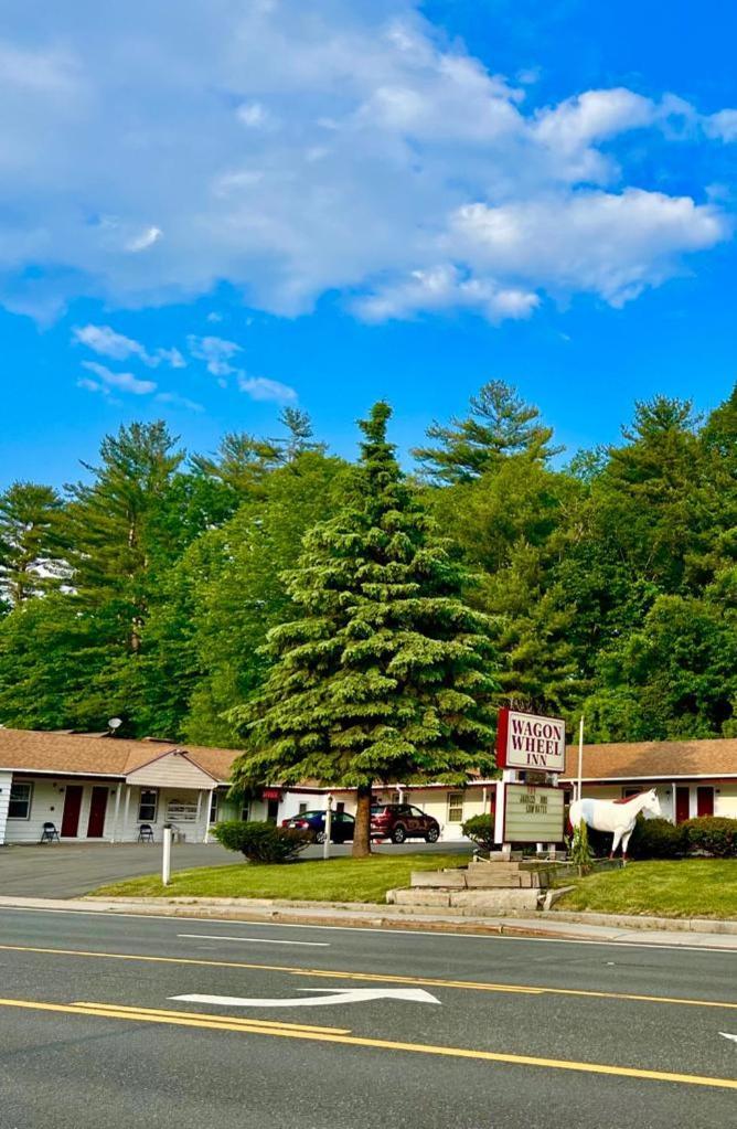 Wagon Wheel Inn Lenox Exterior photo