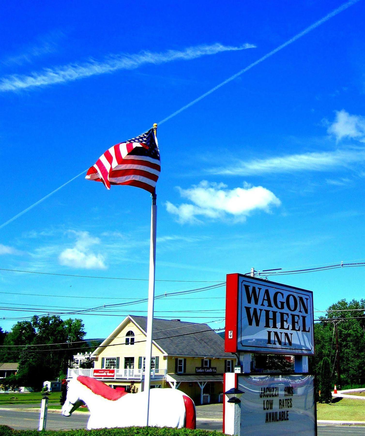 Wagon Wheel Inn Lenox Exterior photo