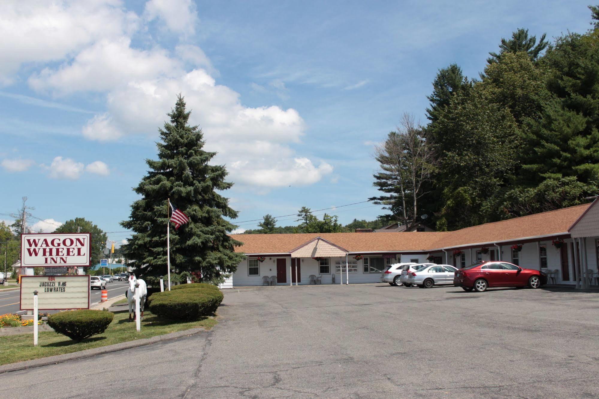 Wagon Wheel Inn Lenox Exterior photo