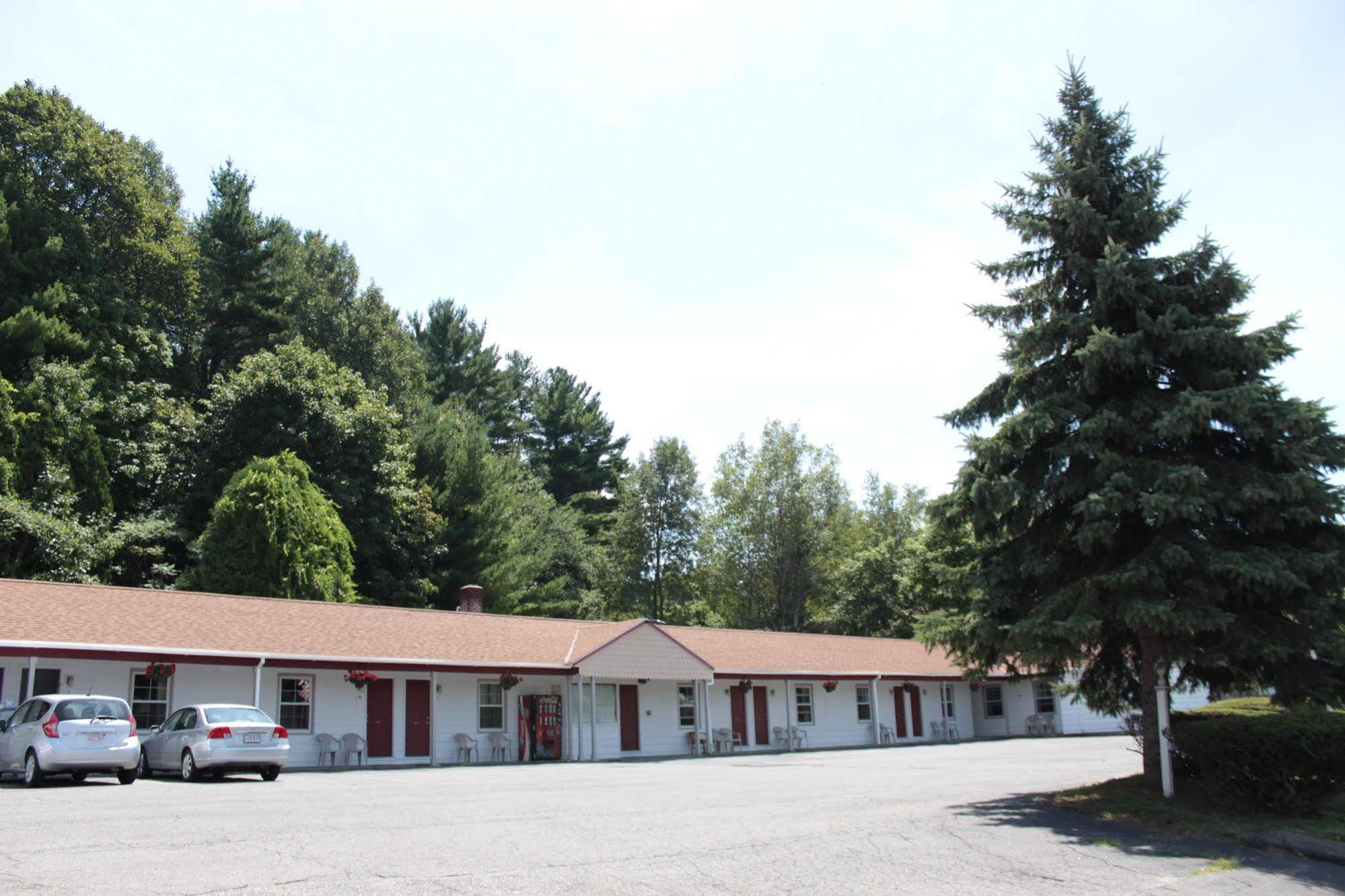 Wagon Wheel Inn Lenox Exterior photo