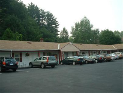 Wagon Wheel Inn Lenox Exterior photo